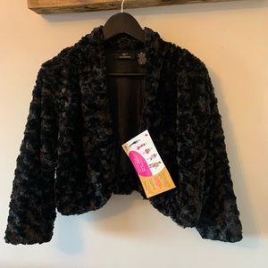 Host Pick! 🥳 / NWT / Black / Faux Fur / 3/4 Sleeve Shrug